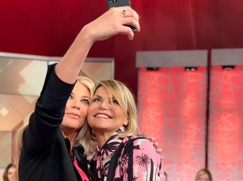 Simona Ventura, tour nelle trasmissioni Rai per The Voice. Sabato ‘ballerina per una notte’ a Ballando con le Stelle