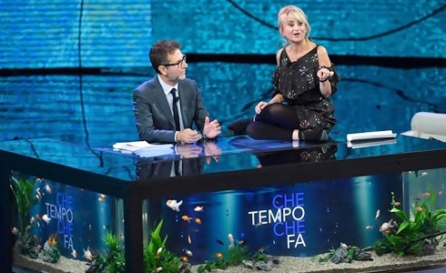 Programmi TV di stasera, domenica 14 aprile 2019. A «Che Tempo Che Fa» Raffaella Carrà, Gino Paoli e Stefano Accorsi