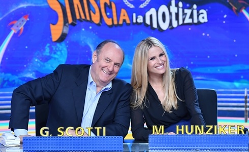 Striscia la Notizia: alla guida del tg arrivano Michelle Hunziker e lo «stacanovista» Gerry Scotti