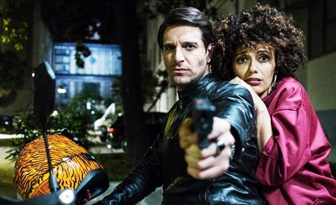 Programmi TV di stasera, giovedì 4 aprile 2019. Su Rai2 Giampaolo Morelli e Serena Rossi in «Ammore e Malavita»