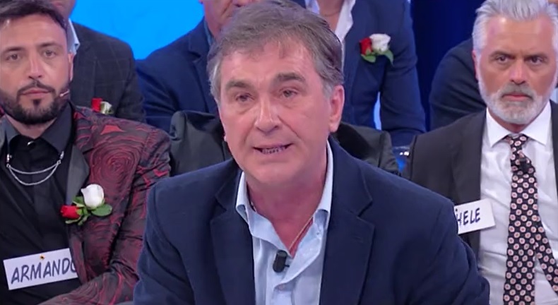 Uomini e Donne, Maria De Filippi caccia il ‘cavaliere’ Gian Battista – Video