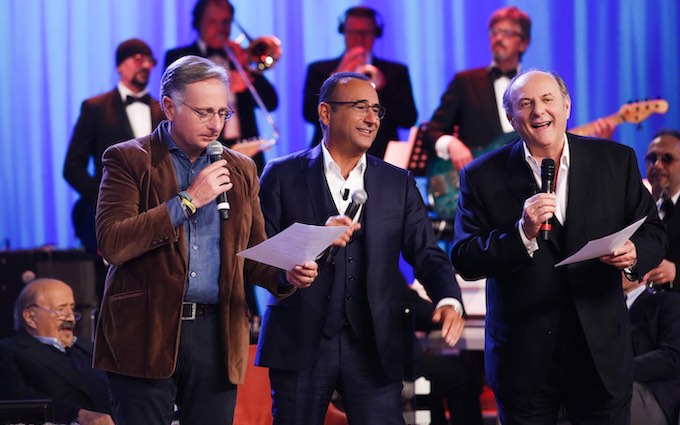 Ascolti TV | Giovedì 11 aprile 2019. Mentre Ero Via svetta (21.4%). Cala A Raccontare Comincia Tu (6.8%), Europa League 9.4%, Sully 9.4%, Costanzo Show 16.3%. Cattelan 0.6%