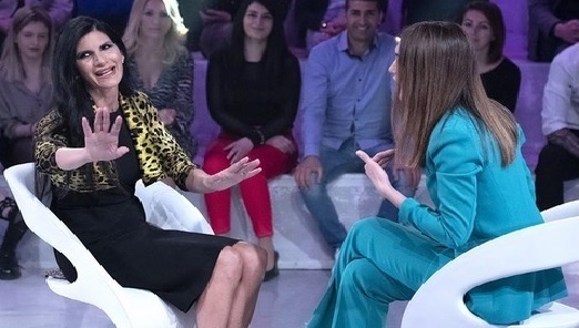 Pamela Prati a Verissimo: «Il matrimonio ci sarà a maggio. Non c’è persona più vera di me. Ho querelato tutti!»