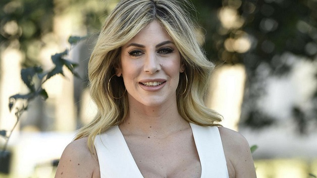 Live – Non è la D’Urso: Paola Caruso pronta a svelare chi è il suo vero padre