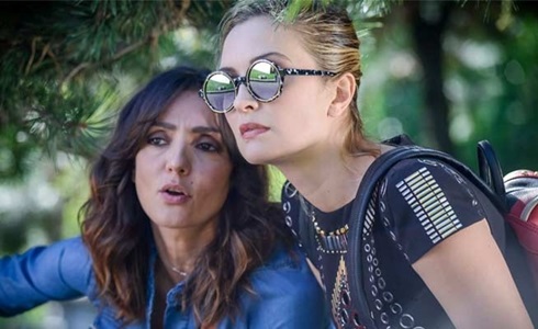 Programmi TV di stasera, martedì 7 maggio 2019. Su Rai1 al posto di «L’Aquila – Grandi Speranze» il film «La verità vi spiego sull’amore»