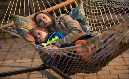 Programmi TV di stasera, martedì 28 maggio 2019. Su Canale5 in 1^Tv il film «Room», Porro sfratta le soap su Rete4