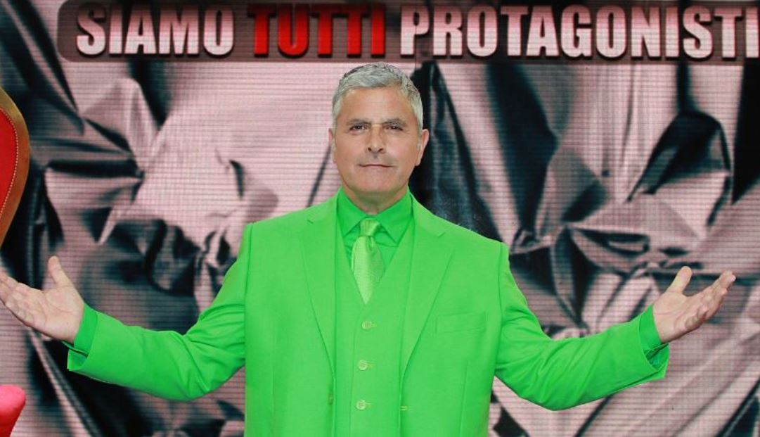 Realiti, Enrico Lucci racconta l’Italia del selfie. Freccero: «Sfiderà la D’Urso, è lei la madrina del reality»