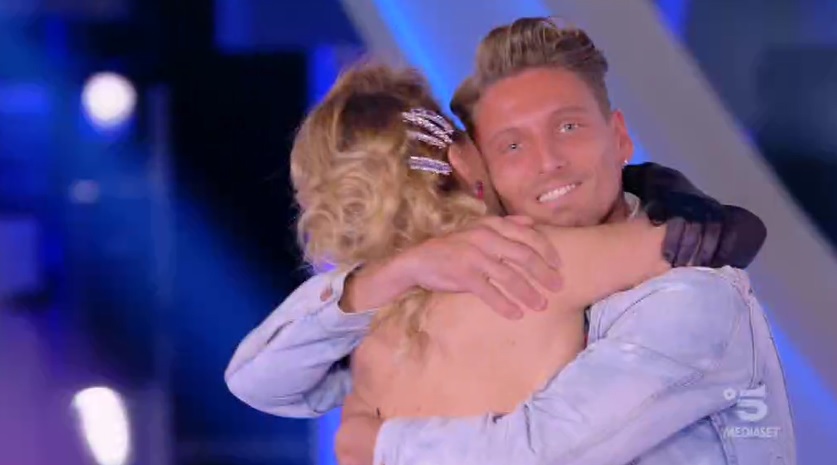 Grande Fratello 2019, ottava puntata: Gennaro in finale, Serena eliminata. Erica, Kiko’ ed Enrico al televoto. La D’Urso caccia dalla casa Giorgio, l’ex di Francesca