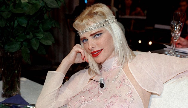 Live – Non è la D’Urso: nell’ottava puntata ancora le nozze della Prati. Ilona Staller protagonista dell’Uno contro Tutti