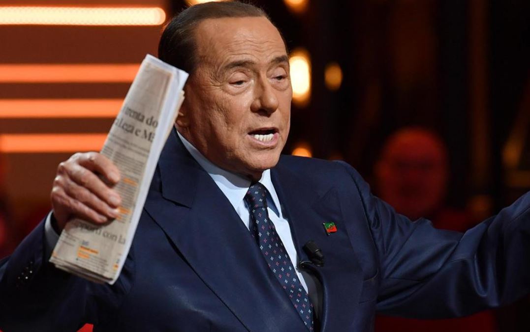 Matrix al mercoledì. D’Urso chiude prima per trainare Berlusconi