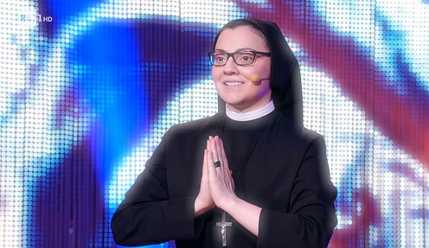 Ballando con le Stelle 2019, seconda semifinale: fuori Suor Cristina ed Enrico Lo Verso. Ancora “incomprensioni” tra De Girolamo, Todaro e i giurati