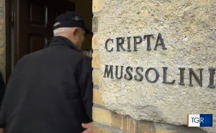 Tgr, servizio sui nostalgici di Mussolini: caporedattore Emilia Romagna si dimette