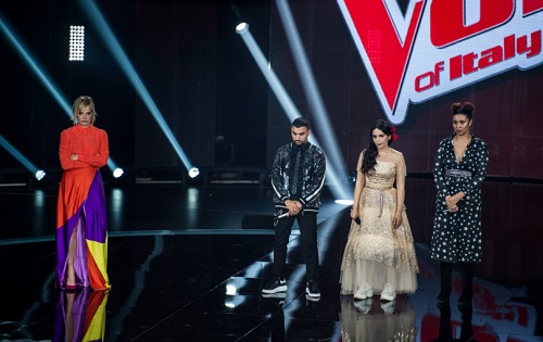 The Voice 2019: i 7 momenti da ricordare (e non) della semifinale. Gigi e Morgan accusano i discografici del programma. Duetto Pequeno-D’Alessio – Video