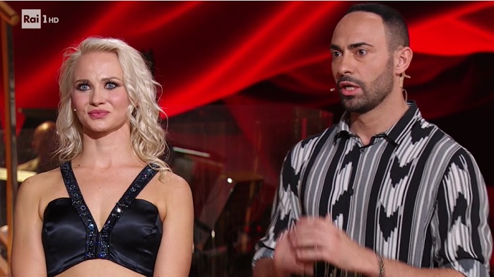 Triangolo a Ballando con le Stelle: Oradei si scusa con Veera Kinnunen per le scenate di gelosia a causa di Osvaldo. Milly lo bacchetta (video)