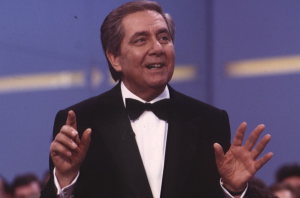 Canale 5 ricorda Corrado trasmettendo la sua ultima puntata a La Corrida