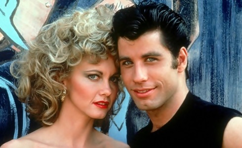 Programmi TV di stasera, giovedì 27 giugno 2019. Su Canale 5 John Travolta e Olivia Newton-John in «Grease»