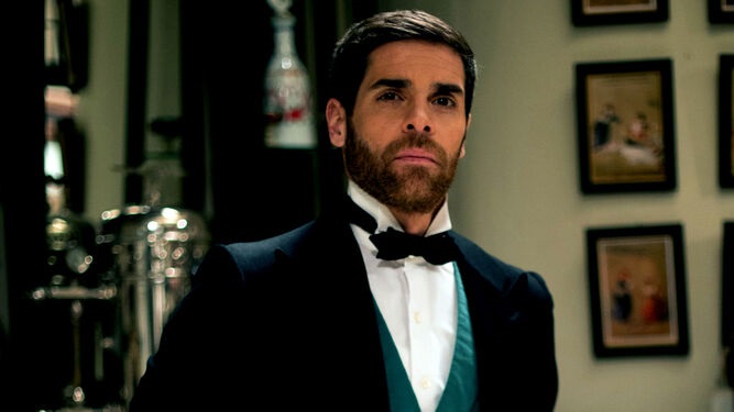 Una Vita, anticipazioni: Flora assume Peña, il vero Iñigo, in pasticceria