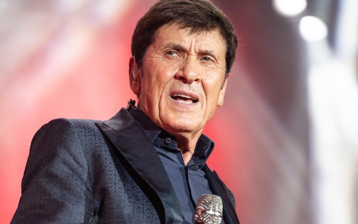 Programmi TV di stasera, sabato 13 luglio 2019. Su Rai1 speciale Techetechetè dedicato a Gianni Morandi