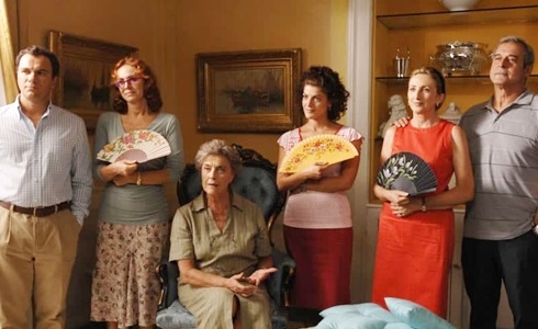 Programmi TV di stasera, martedì 23 luglio 2019. Rai Movie ricorda Ilaria Occhini con «Mine Vaganti»