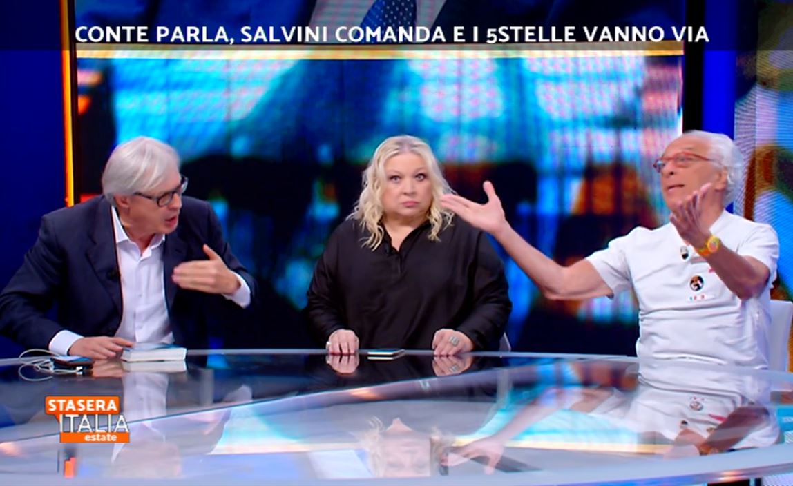 Rissa Sgarbi-Mughini a Stasera Italia. Volano sedie, i due vengono alle mani – Video