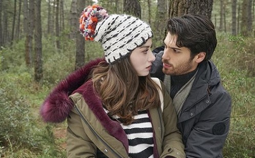 Bitter Sweet, anticipazioni: Ferit e Nazli fanno l’amore, ma Hakan continua a tramare contro di loro