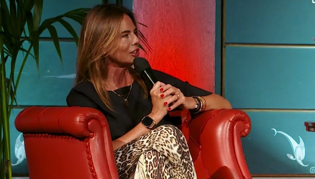 Paola Perego: «L’Isola dei Famosi è Simona Ventura, chiunque la presenti sembra un ospite»
