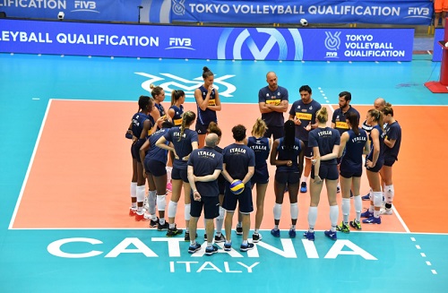 Programmi TV di stasera, venerdì 2 agosto 2019. Su Rai2 il match preolimpico Italia-Kenya di pallavolo femminile