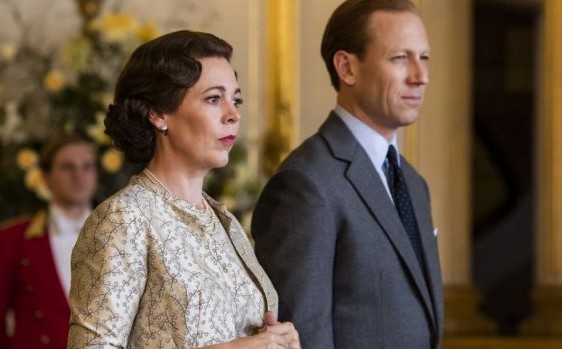 The Crown: la terza stagione dal 17 novembre. Olivia Colman sarà la regina Elisabetta
