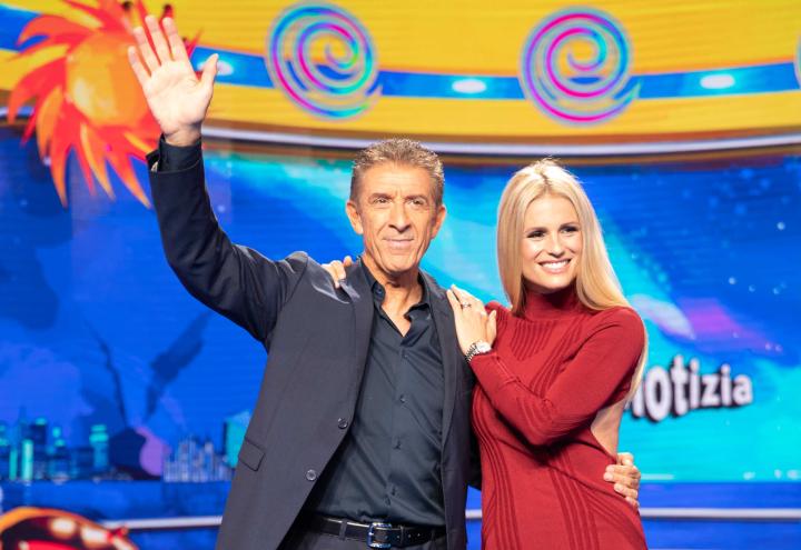 Striscia la Notizia: Ezio Greggio e Michelle Hunziker inaugurano la stagione della ‘resilienza’