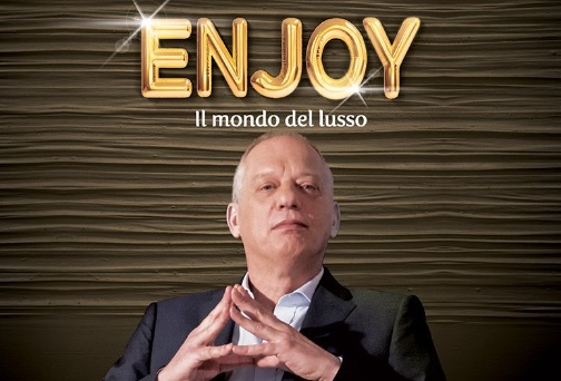 Enjoy: Peter Gomez racconta il lusso, la droga e il p0rno sul Nove. Vittorio Sgarbi e Gue Pequeno alla prima