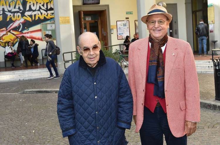 No, Non è la Bbc: Renzo Arbore ricorda Gianni Boncompagni in una serata evento su Rai2. Tra gli ospiti Raffaella Carrà e Ambra Angiolini