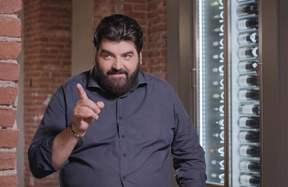 BOOM! Antonino Cannavacciuolo giudice di Family Food Fight su Sky Uno