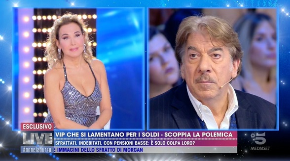 Live, Marco Columbro sbotta contro la D’Urso: «Non voglio fare una trasmissione sulla mia pelle. Guarda che vengo lì e ti strappo il vestito». Barbara: «Hai cambiato il cervello da come ti conoscevo io» – Video