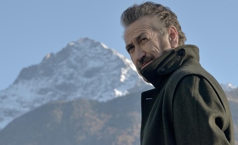 Programmi TV di stasera, mercoledì 23 ottobre 2019. Su Rai2 nuove indagini per «Rocco Schiavone»
