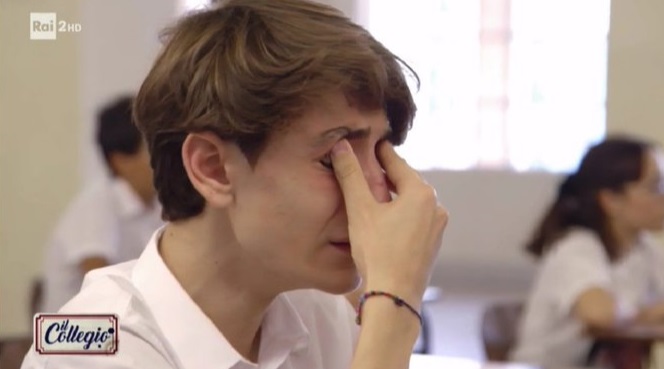 Il Collegio 4, l’ansia di Mario Tricca è quasi arte: «Ho paura del futuro anche se non esiste, siamo sempre nel presente». Espulsa Alysia