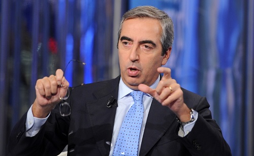 Maurizio Gasparri contro Francesca Fialdini: «Una corista che fa domande ridicole. A Ruota Libera esempio di giornalismo a lingua srotolata»