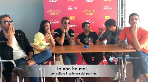 Riccanza Deluxe: Aaron, Mattia, Camilla, Farid, Nicolò e Tommaso giocano ad ‘Io non Ho Mai’