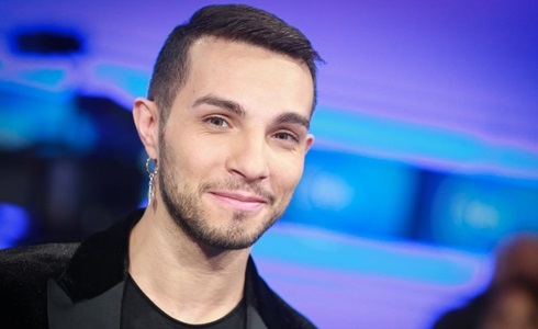 Programmi TV di stasera, lunedì 4 novembre 2019. Marco Carta ospite di «Live – Non è la D’Urso»