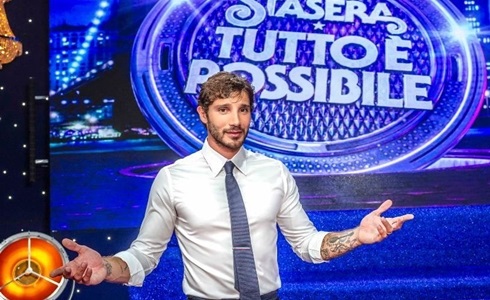 Programmi TV di stasera, lunedì 11 novembre 2019. Ultima puntata per «Stasera tutto è possibile»