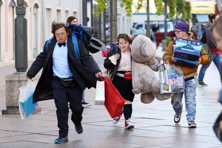 Ascolti TV | Martedì 17 dicembre 2019. Ognuno è Perfetto 20.7%, Il Libro della Giungla 12.2%, Le Iene 11.5%. Paramount al 3.1% con La Spada nella Roccia