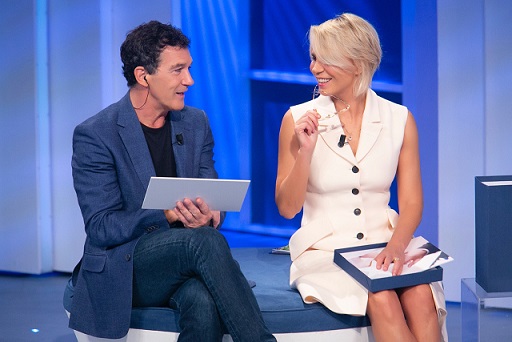 C’è Posta Per Te: Giulia Michelini e Antonio Banderas ospiti della terza puntata