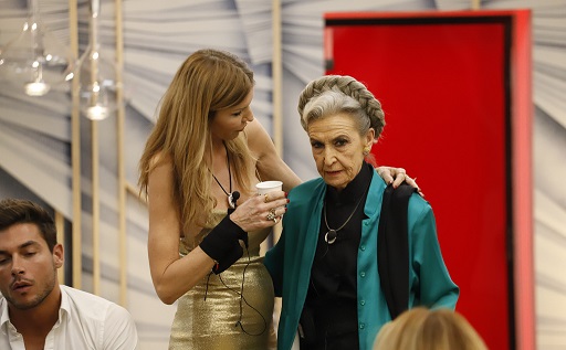 GF Vip, Barbara Alberti continua a minacciare il ritiro: «E’ un gioco che non so fare. Mi sono sempre levata dalle palle al momento giusto. Signorini non fa altro che sgridarmi»