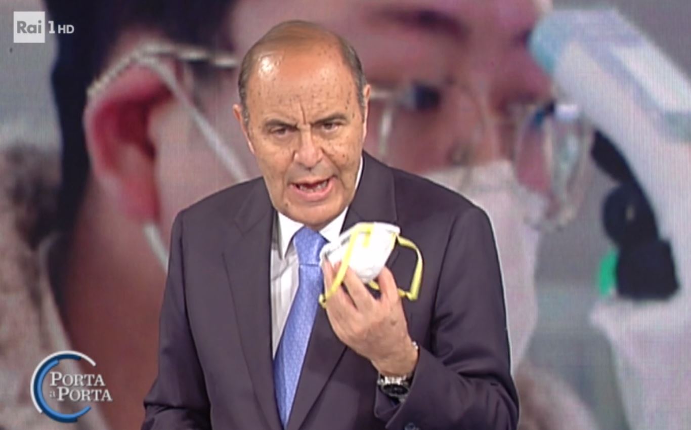 Coronavirus, Bruno Vespa contro la psicosi delle mascherine: «E’ ridicola, siamo esagerati»