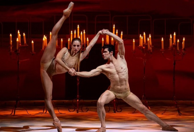 Ascolti TV | Mercoledì 1 gennaio 2020. Ottimo Danza con Me (21.8%), male la prima tv di Qua la zampa! (9.6%). Dirty Dancing al 7.8%