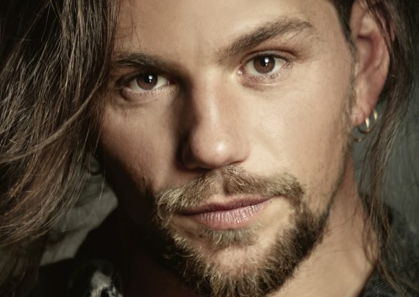 Sanremo 2020, testi canzoni: «Baciami adesso» di Enrico Nigiotti