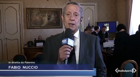 Studio Aperto: il giornalista Fabio Nuccio abbandona il collegamento – Video