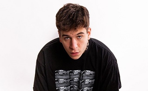 Fasma a Sanremo 2020: testo e video di «Per sentirmi vivo»