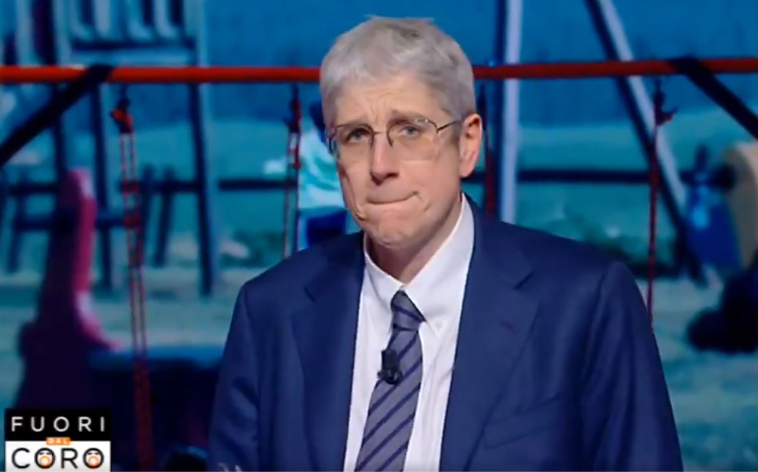 Fuori dal Coro, Mario Giordano replica a Taylor Mega: «Posti foto così? Devi solo vergognarti e tacere» – Video