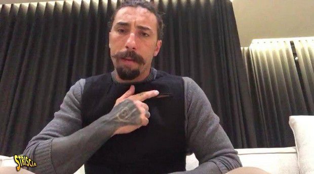 Striscia la Notizia: Brumotti e la sua troupe aggrediti a Monza. Cameraman ferito con un coltello