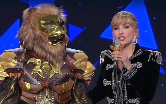 Ascolti TV | Venerdì 31 gennaio 2020. Il Cantante Mascherato chiude bene (22%), GF Vip 17%. Il Paradiso delle Signore 16%, Beautiful fermo al 15.8%